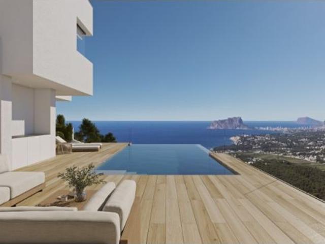 Villa contemporánea de lujo con piscina infinita y vistas panorámicas al mar