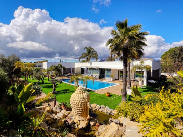 Villa Contemporânea de Luxo com Piscina no Algarve, Portugal