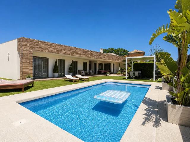 Villa contemporánea de una planta con casa de invitados y ga. 506m² Santa Pola