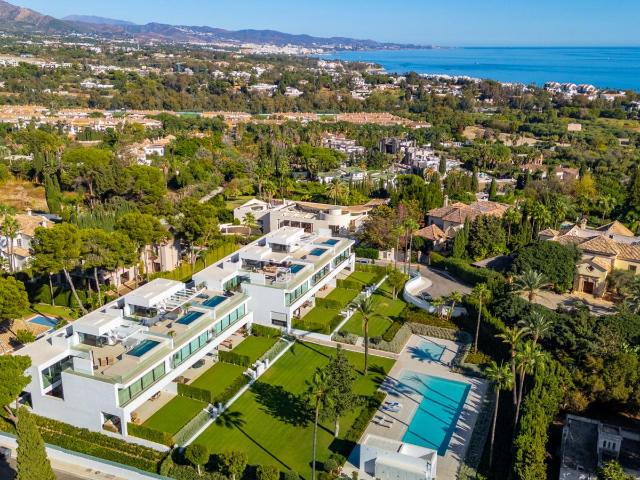 Villa contemporánea independiente en Atalaya Río Verde