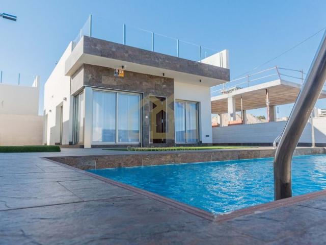 VILLA CONTEMPORANEA JUNTO A CAMPO DE GOLF