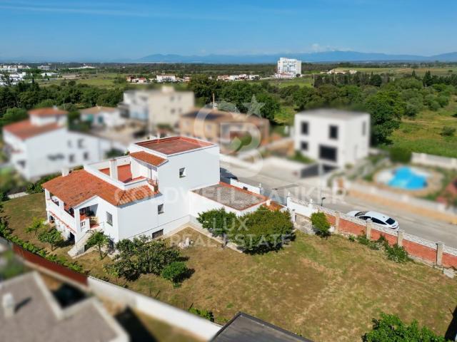Villa con 2 garajes y parcela de 820 m² en Roses 0m² Roses