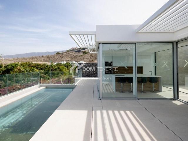 Villa con 5 dormitorios en San Eugenio Alto en venta 210m² Adeje