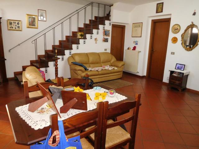 Villa con giardino, Calci la gabella