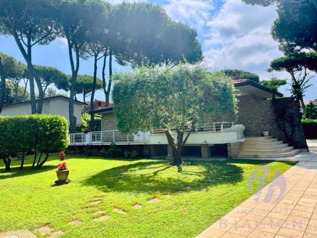 Villa con giardino, Camaiore lido di