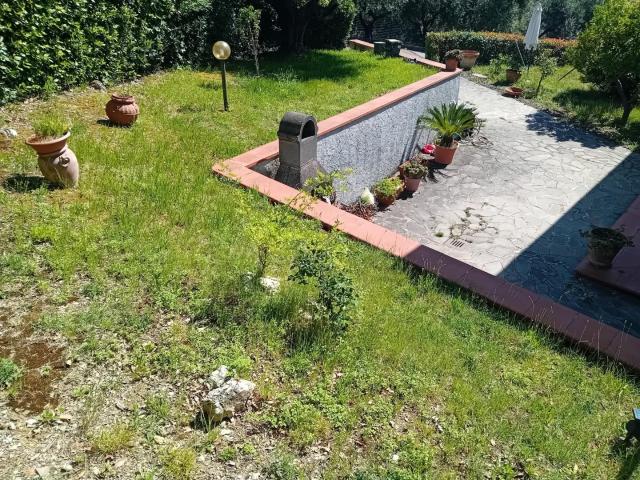 Villa con giardino, Carmignano comeana