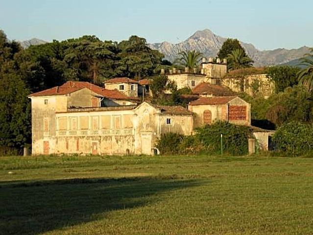 Villa con giardino, Carrara marina di