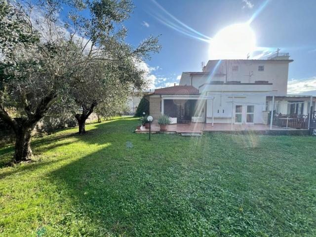 Villa con giardino, Cascina visignano