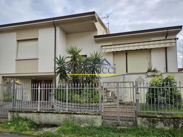 Villa con giardino, Cascina casciavola
