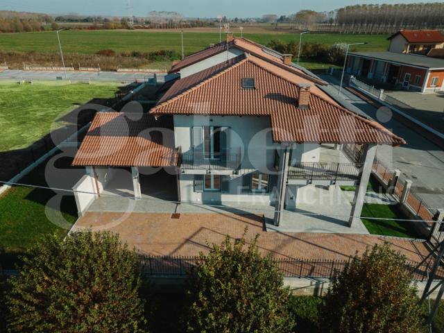 Villa con giardino a Vigone