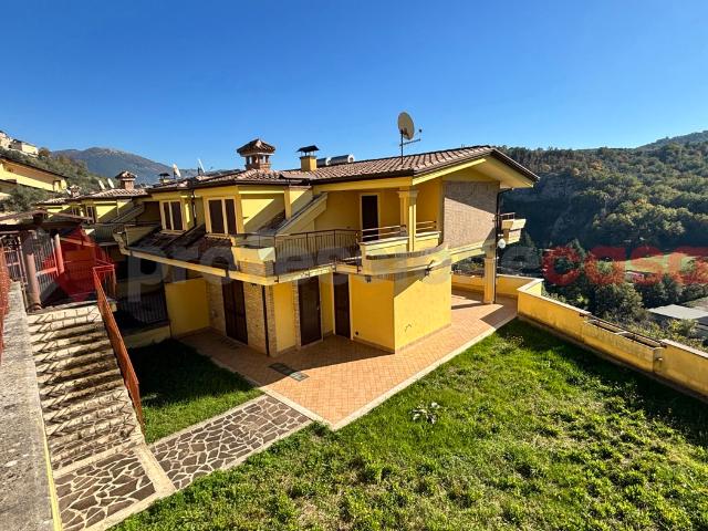Villa con giardino a Alatri