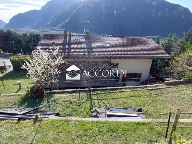 Villa con giardino a Ala