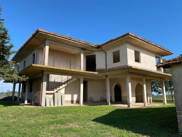 Villa con giardino a Aprilia