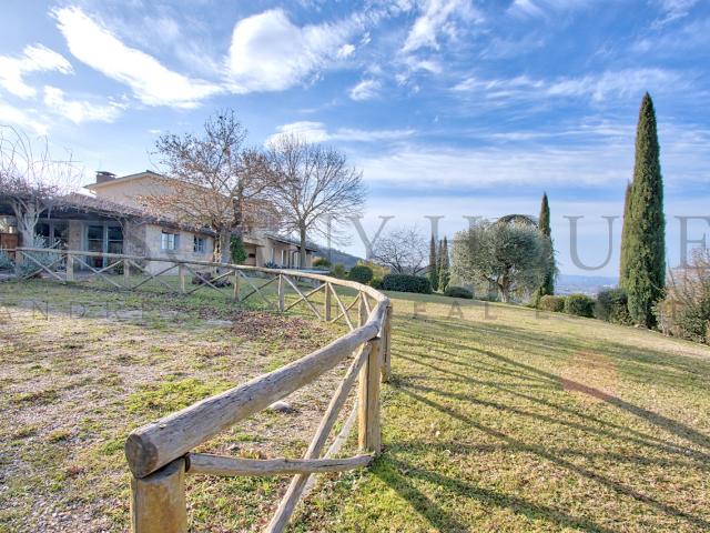 Villa con giardino a Arezzo