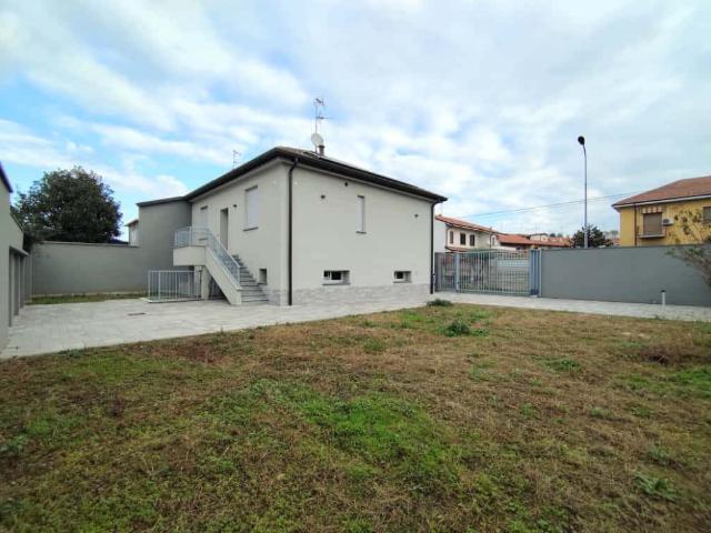 Villa con giardino a Bareggio