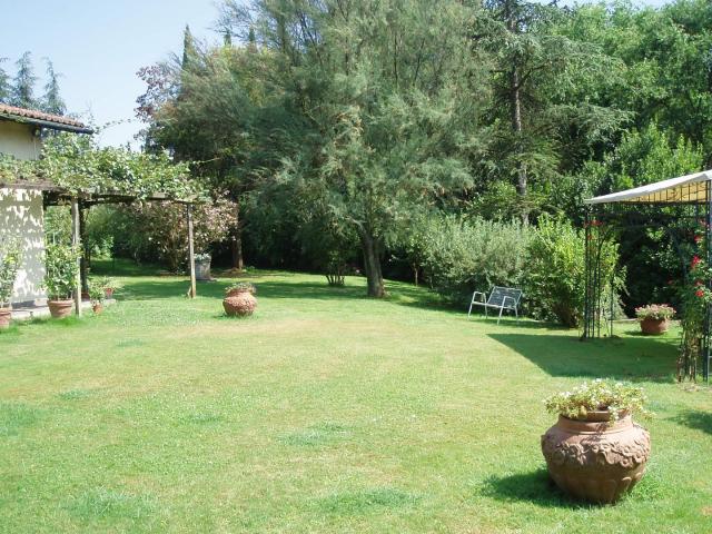 Villa con giardino a Bientina
