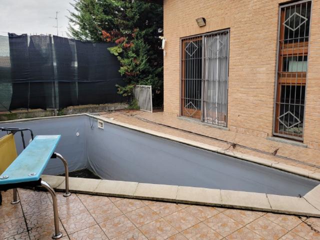 Villa con giardino a Bregnano
