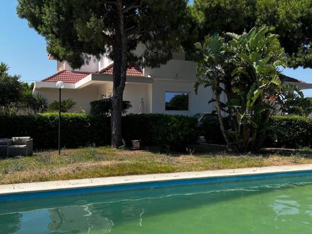 Villa con giardino a Brindisi