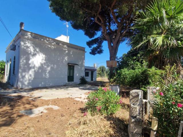 Villa con giardino a Brindisi