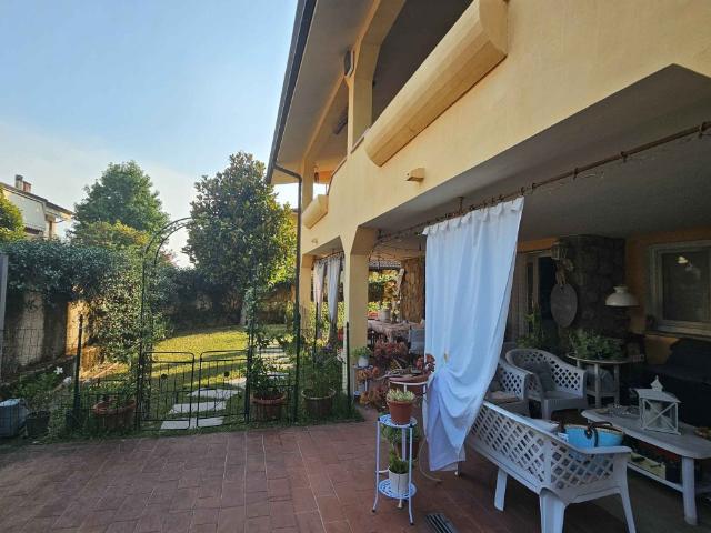 Villa con giardino a Camaiore
