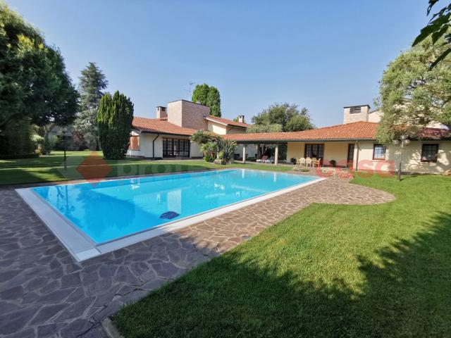 Villa con giardino a Casaleone