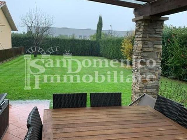 Villa con giardino a Cascina