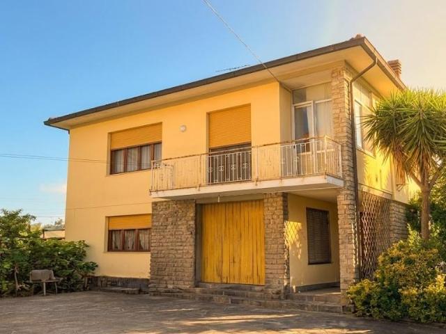 Villa con giardino a Cascina