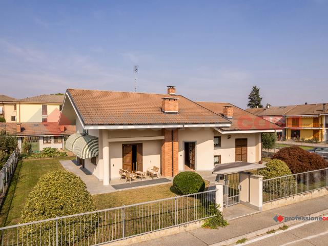 Villa con giardino a Cavour