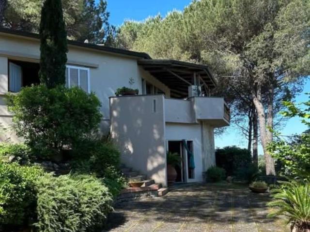 Villa con giardino a Chianni