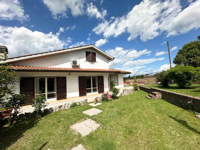 Villa con giardino a Civita Castellana