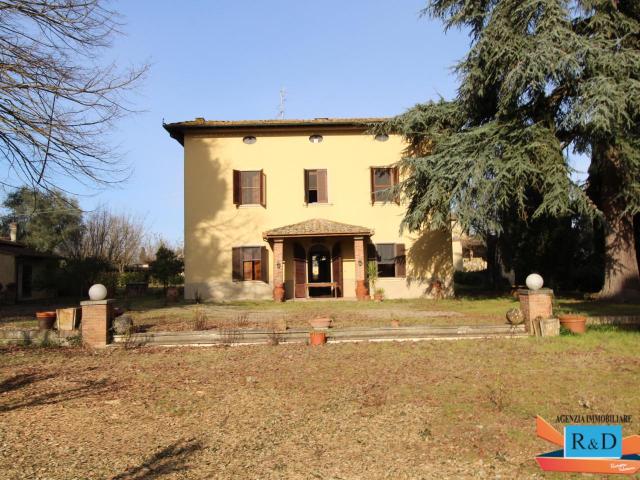 Villa con giardino a Colle di Val d'Elsa