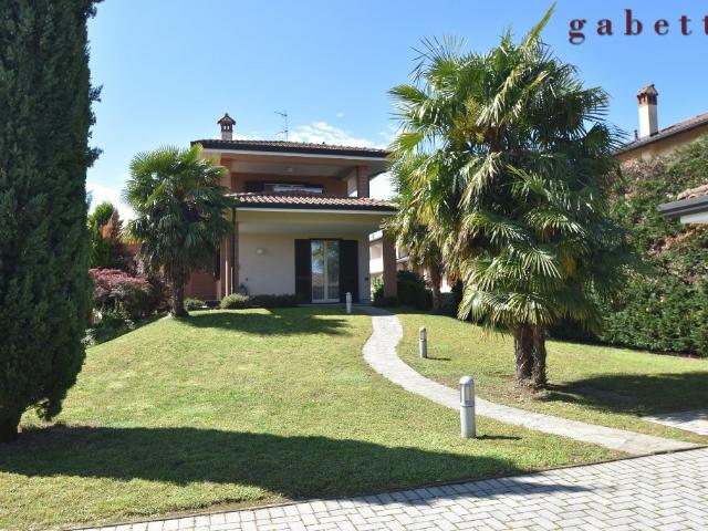 Villa con giardino a Corbetta