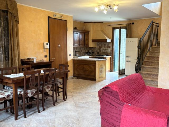 Villa con giardino a Correzzola