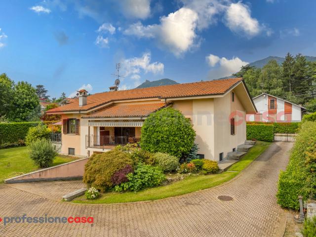 Villa con giardino a Cumiana