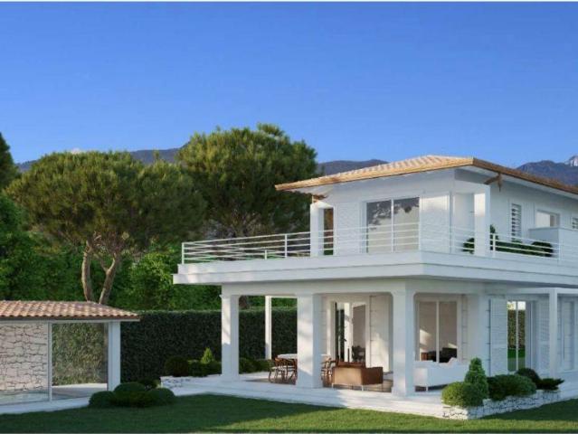 Villa con giardino a Forte dei Marmi