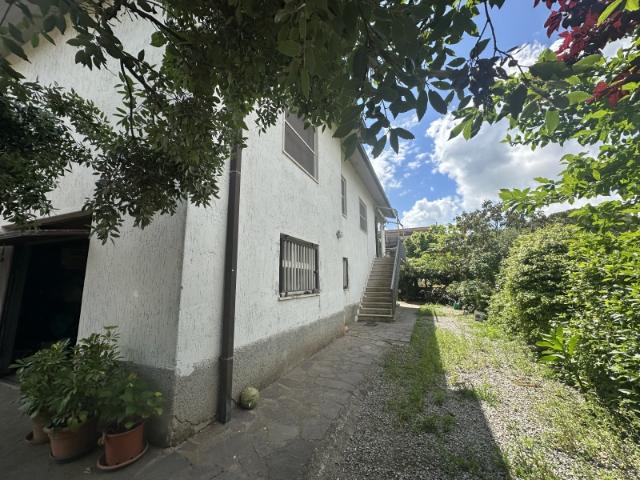 Villa con giardino a Gavorrano