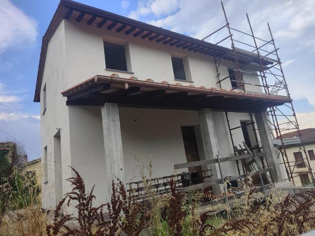 Villa con giardino a Lucca
