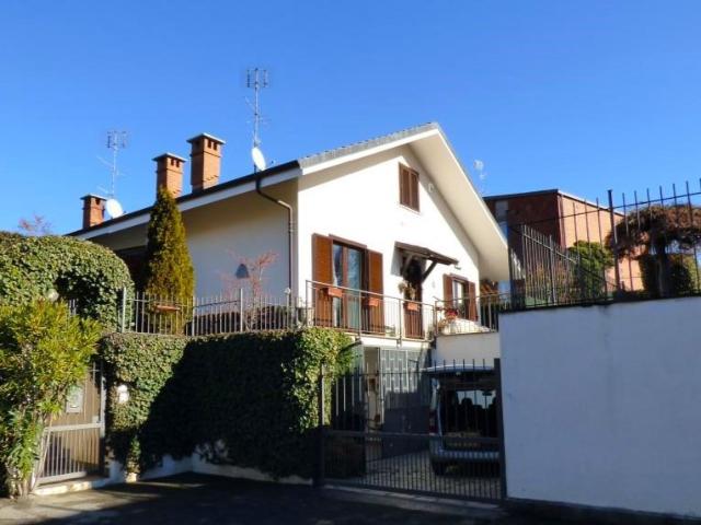 Villa con giardino a Luserna San Giovanni