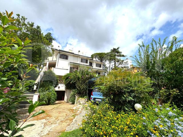 Villa con giardino a Marino