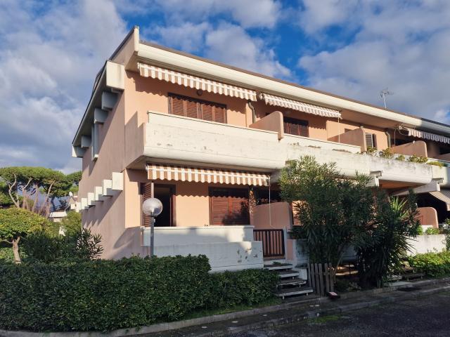 Villa con giardino a Massa