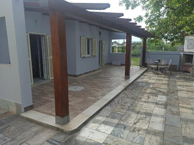 Villa con giardino a Massa