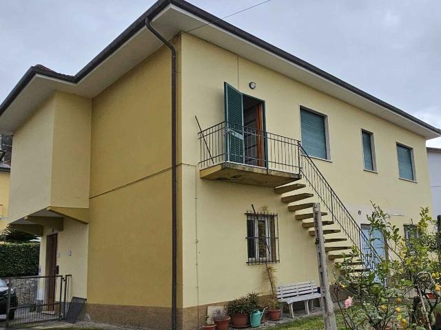 Villa con giardino a Massarosa