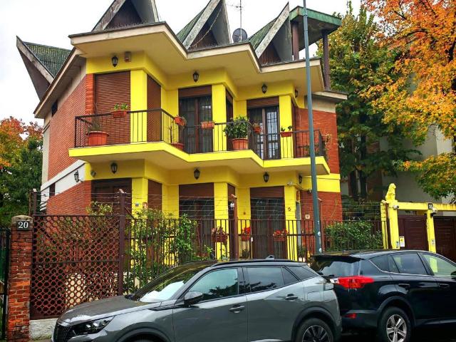 Villa con giardino a Milano