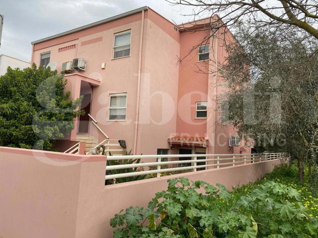Villa con giardino a Oristano