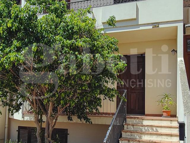 Villa con giardino a Oristano