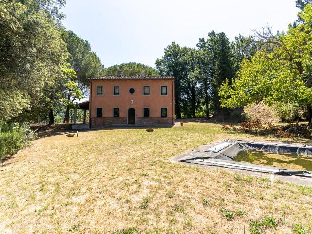 Villa con giardino a Palaia