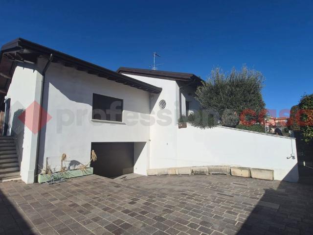Villa con giardino a Parabiago