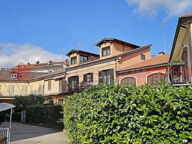 Villa con giardino a Pinerolo