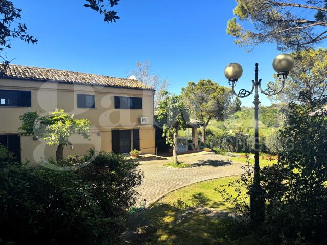 Villa con giardino a Pianella