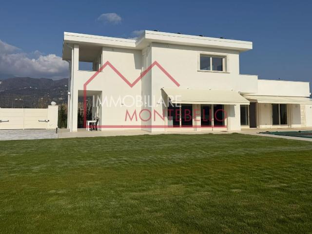 Villa con giardino a Pietrasanta